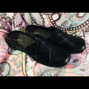 Easy street scalloped black slip on mules